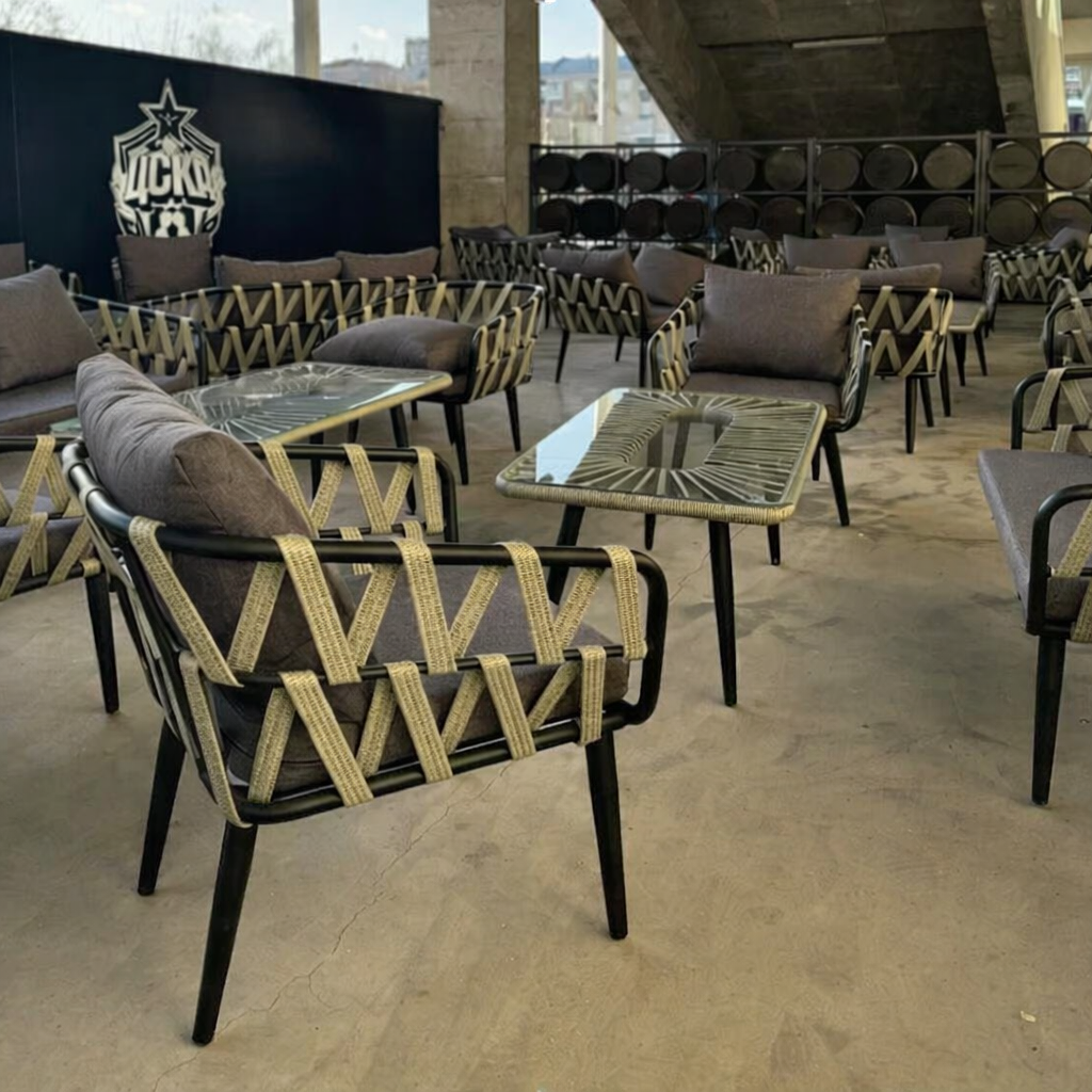 Комплект мебели из искусственного ротанга для кофейни, бара или ресторанной террасы